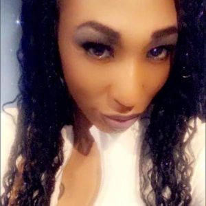 Meet your Posher, Venessa